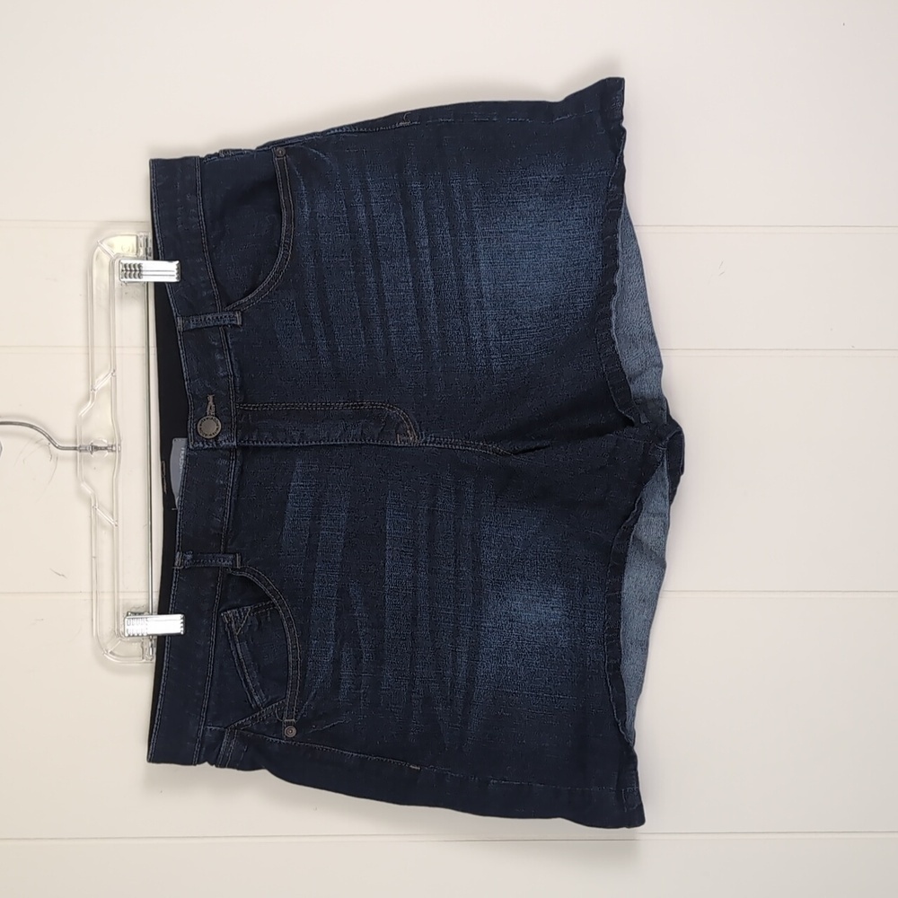 Wit & wisdom jean ahorts size 18